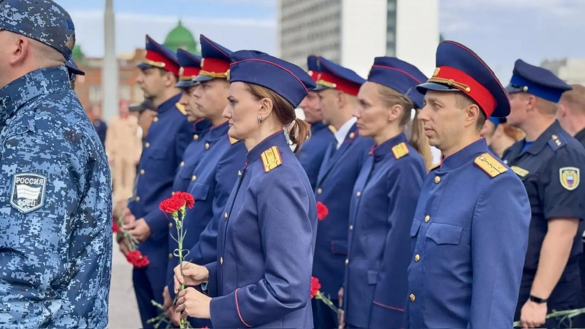 Руководитель и сотрудники следственного управления СК России по Ульяновской области приняли участие в памятных мероприятиях Руководитель и сотрудники следственного управления СК России по Ульяновской области приняли участие в памятных мероприятиях
