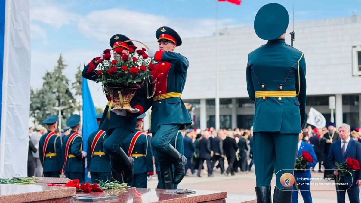 В День солидарности в борьбе с терроризмом руководитель и сотрудники СУ СК России по Ульяновской области принял участие в митинге-реквиеме В День солидарности в борьбе с терроризмом руководитель и сотрудники СУ СК России по Ульяновской области принял участие в митинге-реквиеме