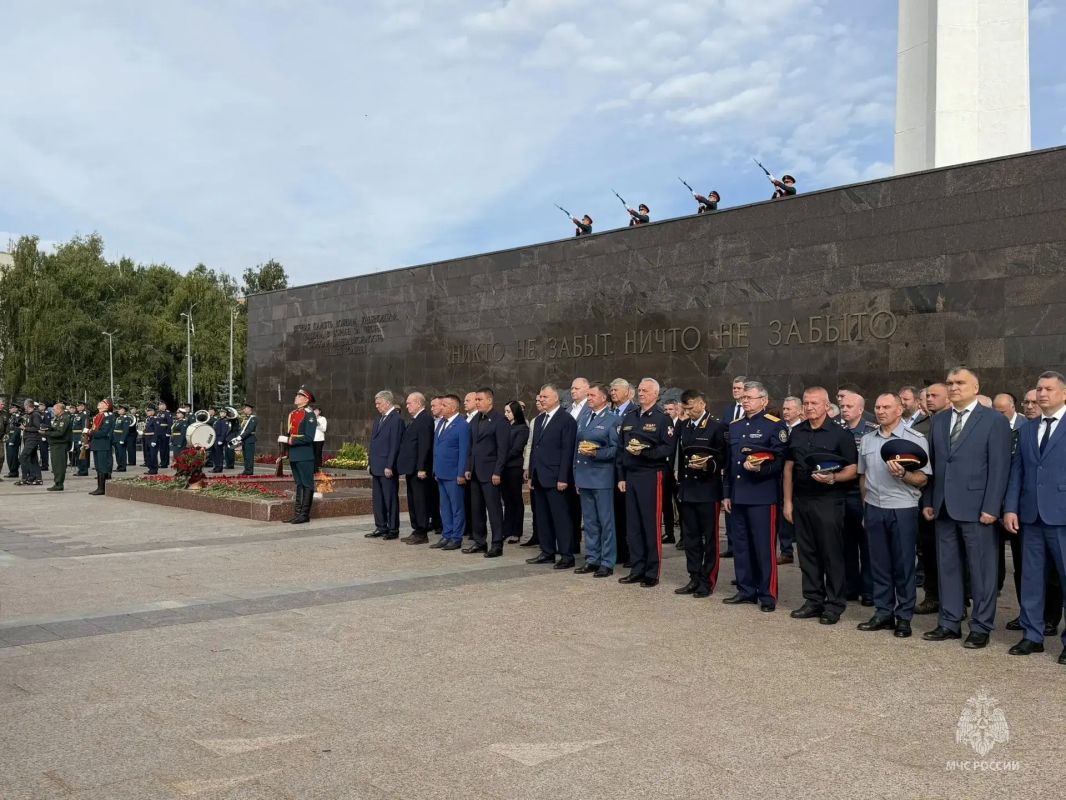 В Ульяновске почтили память героев в День окончания Второй мировой войны В Ульяновске почтили память героев в День окончания Второй мировой войны
