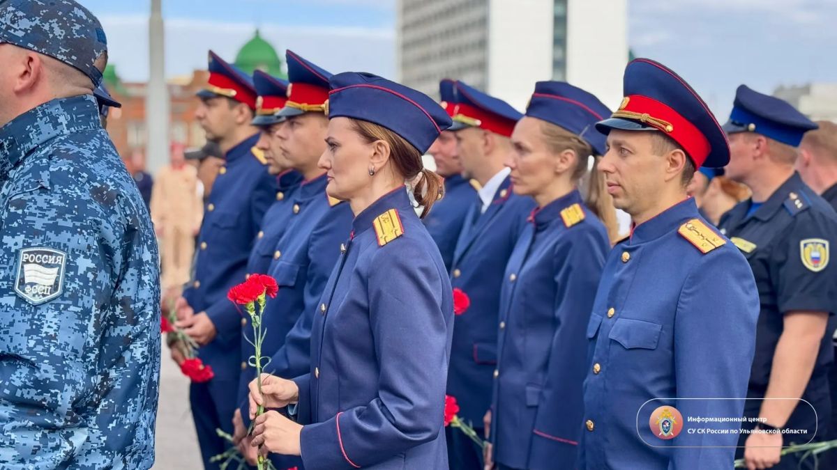 В День солидарности в борьбе с терроризмом руководитель и сотрудники СУ СК России по Ульяновской области принял участие в митинге-реквиеме В День солидарности в борьбе с терроризмом руководитель и сотрудники СУ СК России по Ульяновской области принял участие в митинге-реквиеме