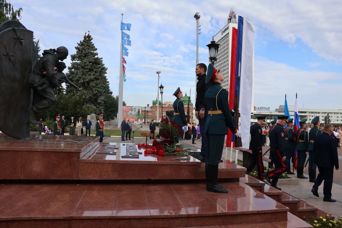 В Ульяновске почтили память жертв бесланской трагедии и героев борьбы с терроризмом В Ульяновске почтили память жертв бесланской трагедии и героев борьбы с терроризмом