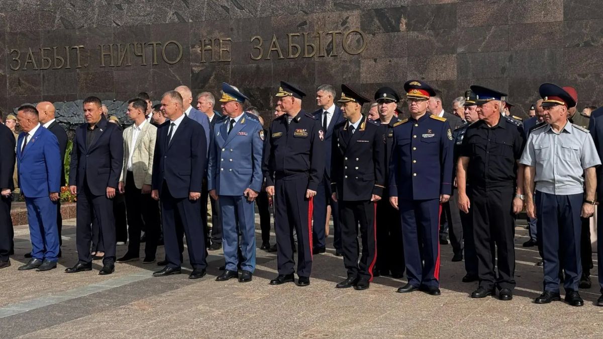 Руководитель и сотрудники следственного управления СК России по Ульяновской области приняли участие в памятных мероприятиях Руководитель и сотрудники следственного управления СК России по Ульяновской области приняли участие в памятных мероприятиях
