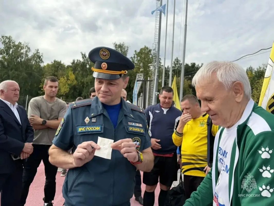 Командная работа на поле и в службе: сотрудники ведомства приняли участие в турнире по минифутболу Командная работа на поле и в службе: сотрудники ведомства приняли участие в турнире по минифутболу