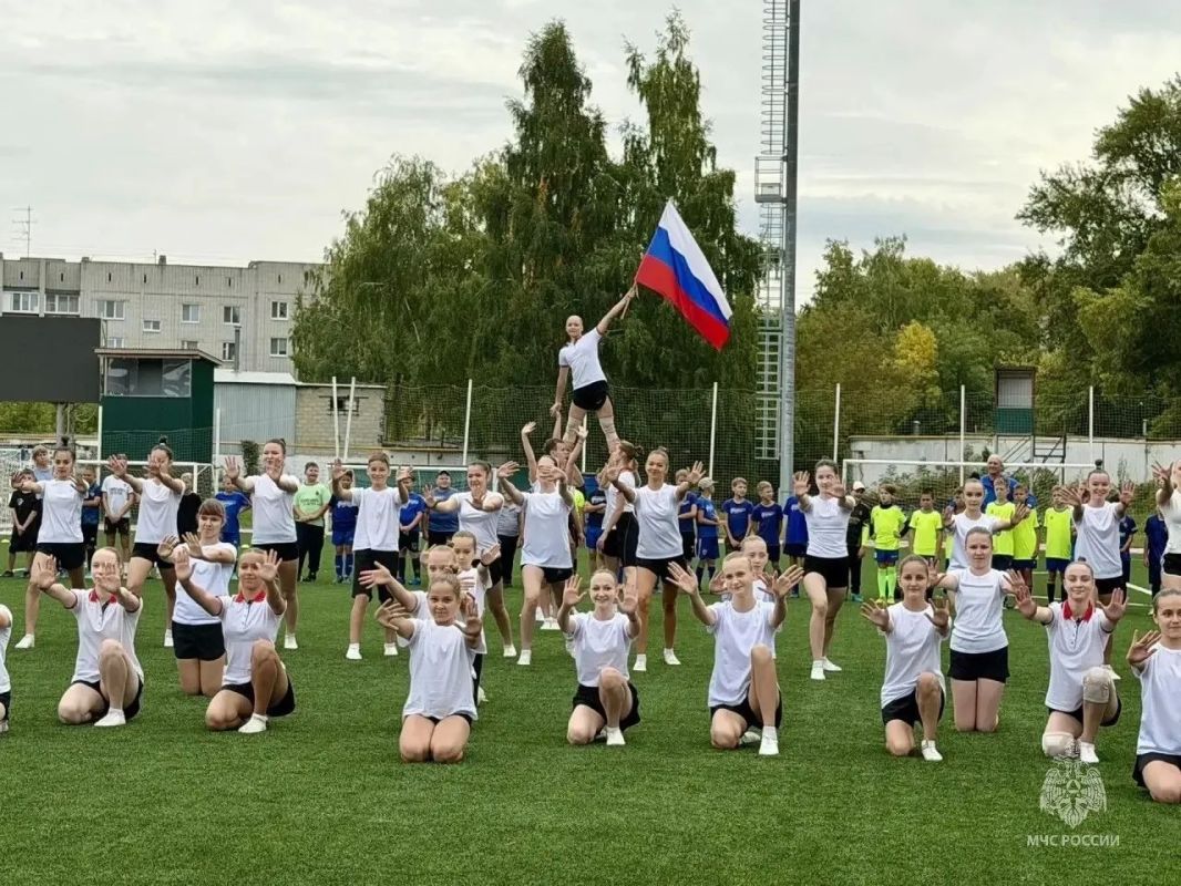Командная работа на поле и в службе: сотрудники ведомства приняли участие в турнире по минифутболу Командная работа на поле и в службе: сотрудники ведомства приняли участие в турнире по минифутболу
