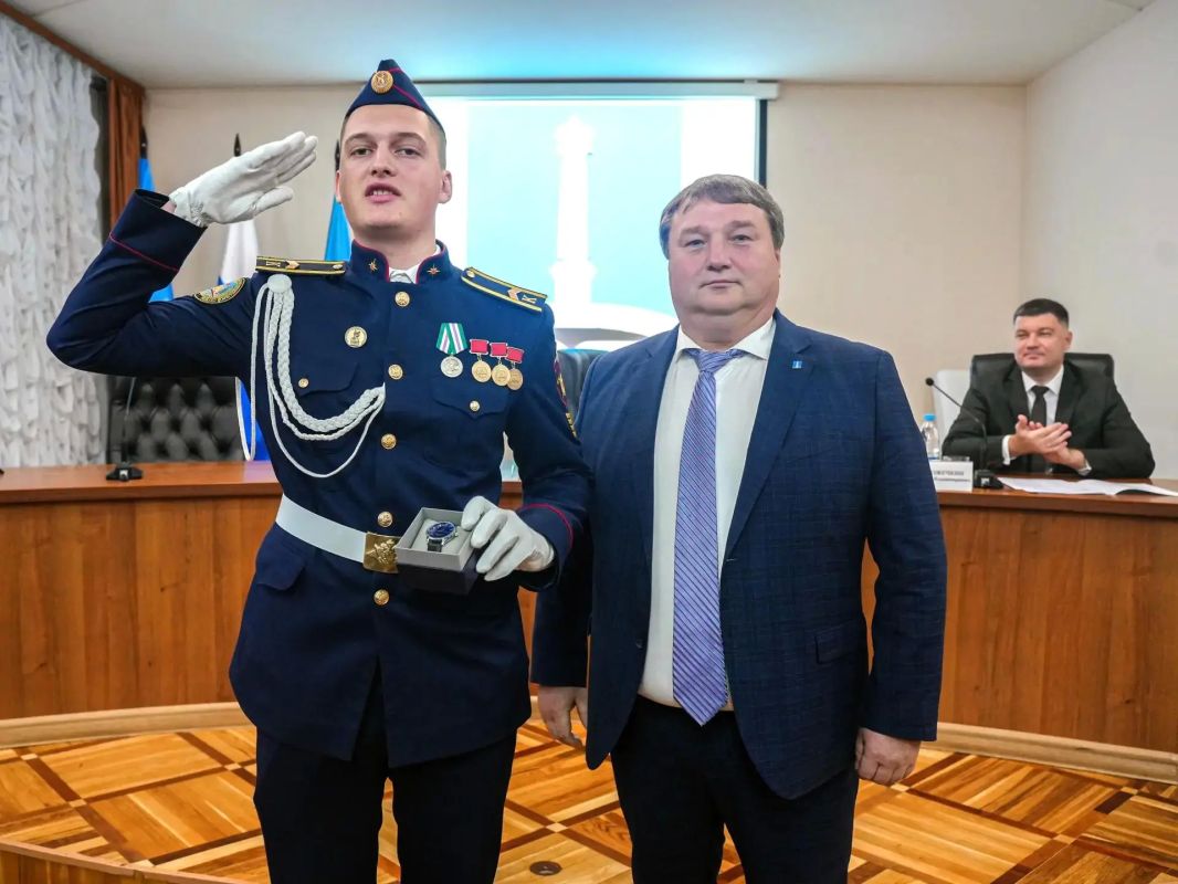 По итогам купального сезона наградили ульяновских спасателей