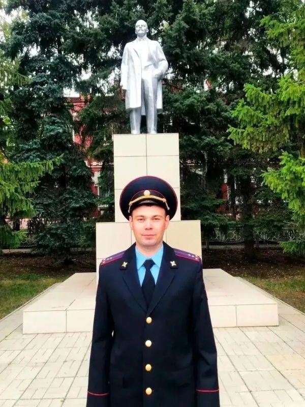 В этом году одним из участников Конкурса «Народный участковый - 2026» стал участковый уполномоченный полиции ОМВД России по Цильнинскому району капитан полиции Низаметдинов Илнур Исмагилевич