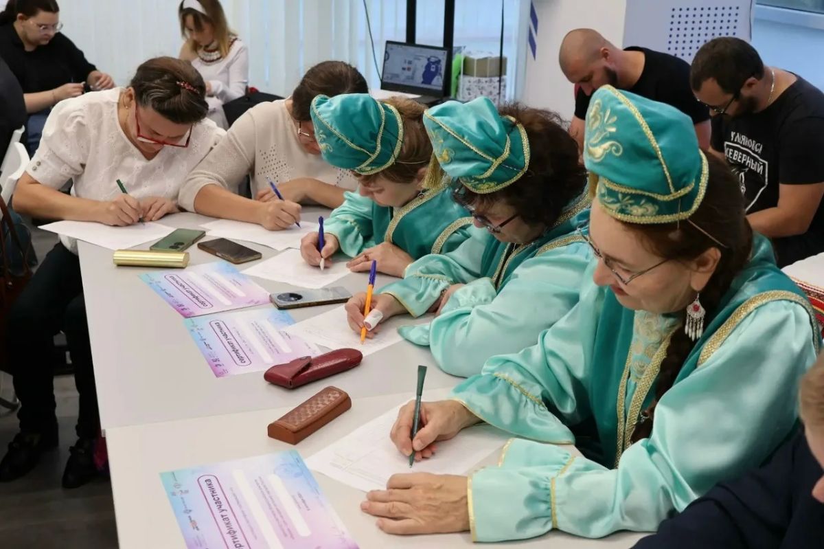 Ульяновцы написали диктант «Россия — дом народов» на четырех языках Ульяновцы написали диктант «Россия — дом народов» на четырех языках