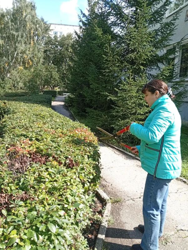 Учреждения культуры вышли на субботник в канун празднования Дня города — 11 сентября приводят в порядок территории парков, библиотек, ДШИ и Домов культуры Учреждения культуры вышли на субботник в канун празднования Дня города — 11 сентября приводят в порядок территории парков, библиотек, ДШИ и Домов культуры