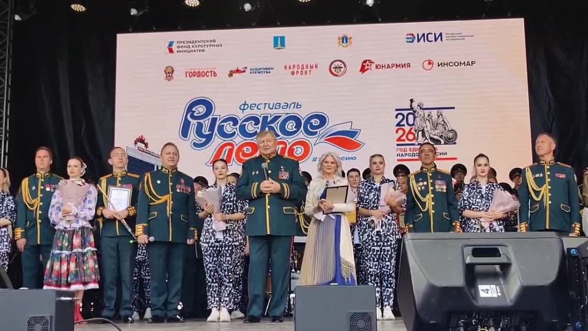 Художественный руководитель ансамбля Росгвардии Виктор Елисеев поблагодарил ульяновцев за тёплый приём и рассказал, что в Ульяновске он уже не в первый раз