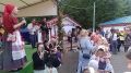 В Троицком переулке зажигательные частушки от ансамбля "Жихарка"