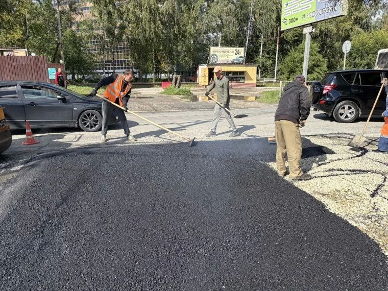 Возле новой поликлиники на улице Шигаева построили ливнёвку Возле новой поликлиники на улице Шигаева построили ливнёвку