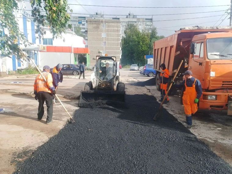 Возле новой поликлиники на улице Шигаева построили ливнёвку Возле новой поликлиники на улице Шигаева построили ливнёвку