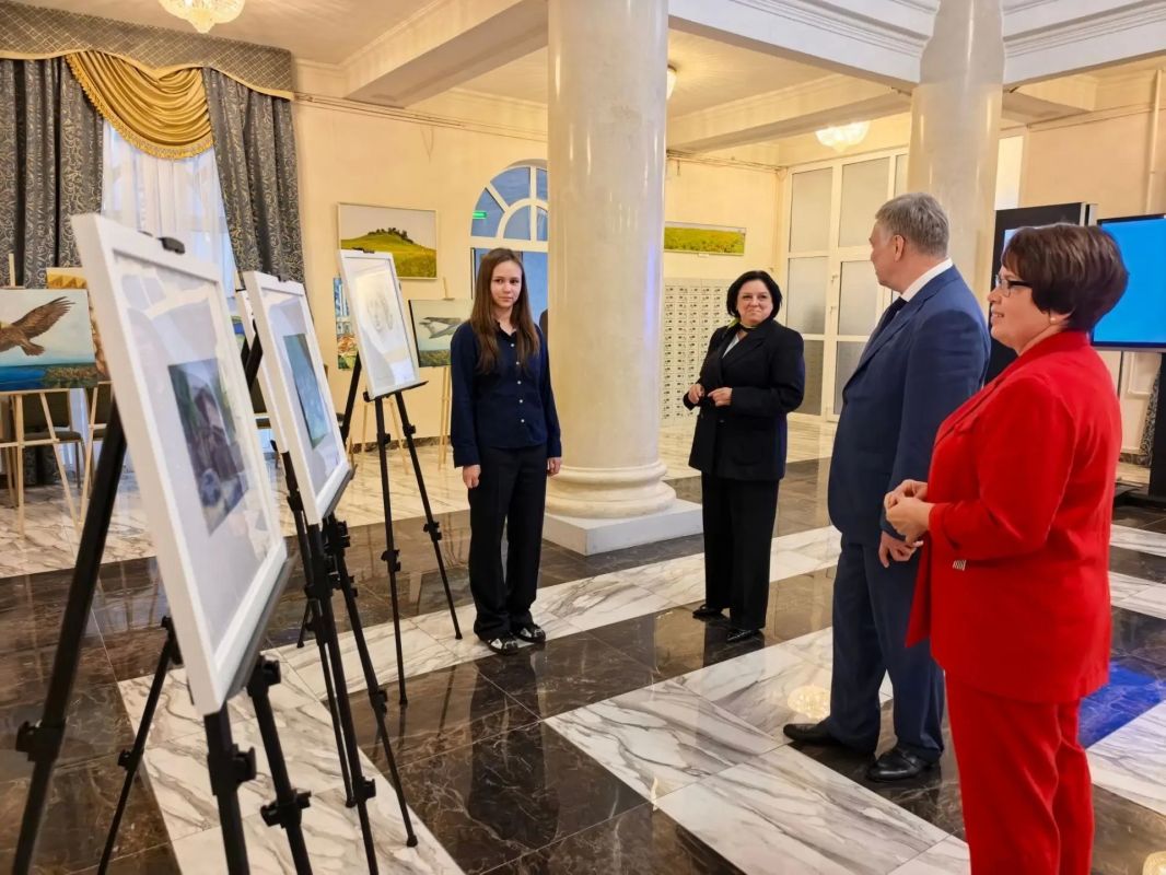 Губернатор Ульяновской области Алексей Русских осмотрел экспозицию «5 лет Губернатор Ульяновской области Алексей Русских осмотрел экспозицию «5 лет