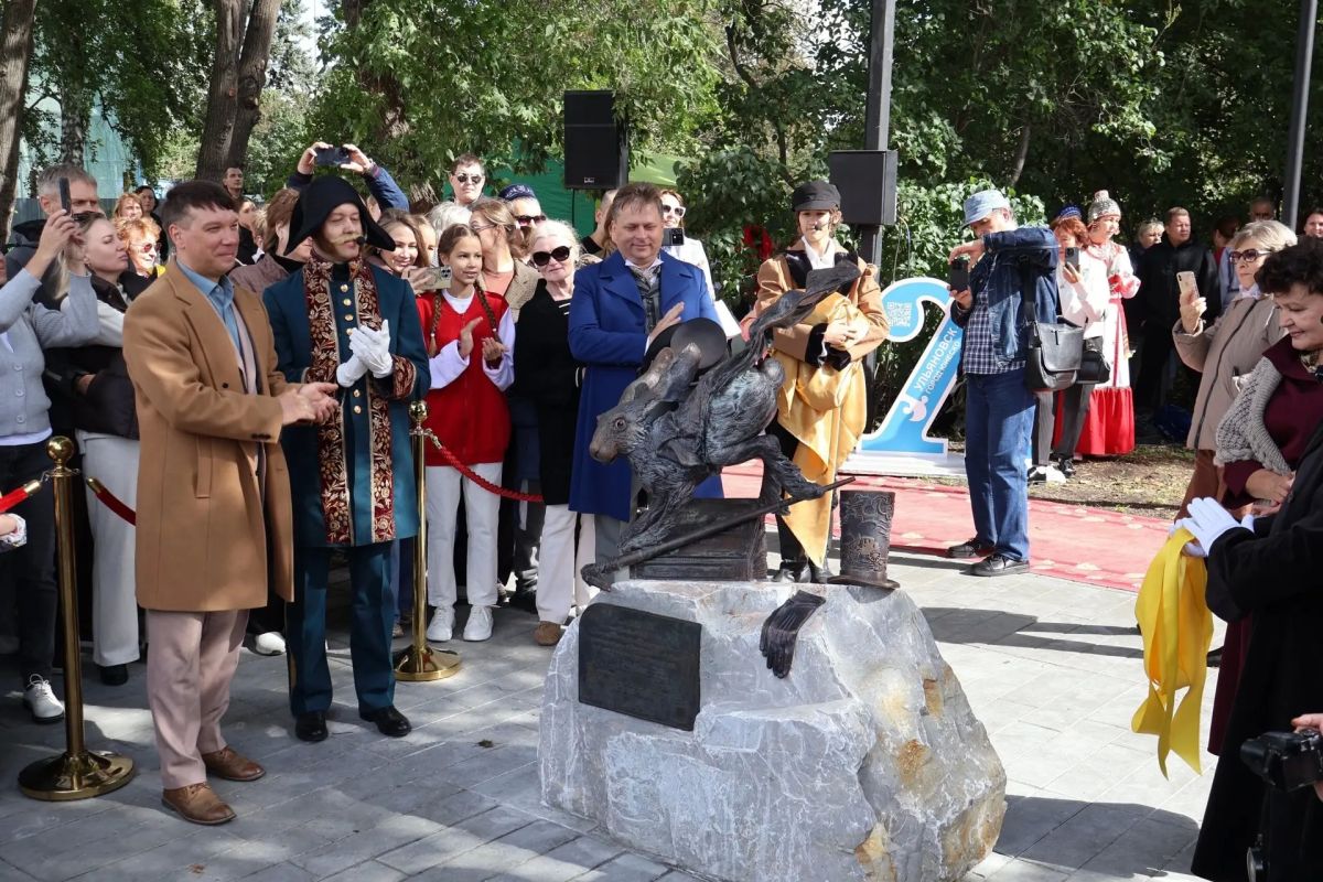 В День города отметили наградами достойных ульяновцев В День города отметили наградами достойных ульяновцев