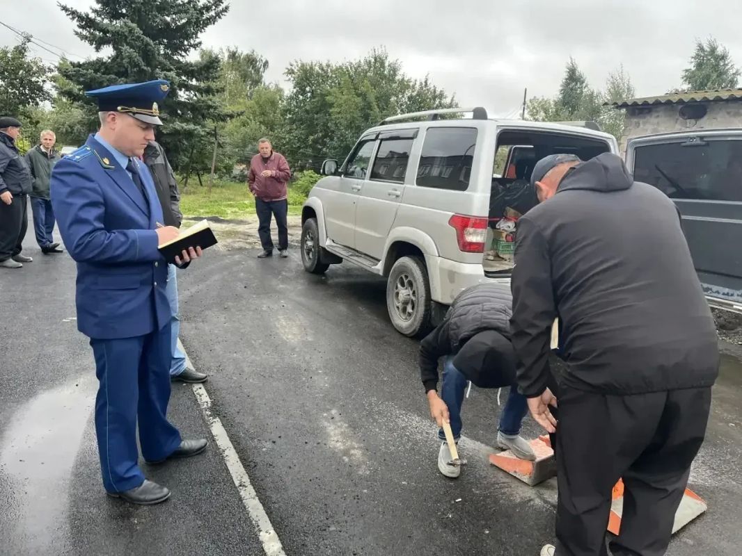 Прокуратура Радищевского района проводит проверку исполнения законодательства о безопасности дорожного движения Прокуратура Радищевского района проводит проверку исполнения законодательства о безопасности дорожного движения