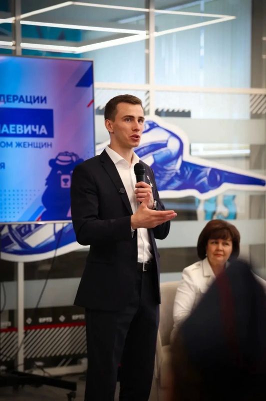 В Ульяновске прошла встреча регионального женского сообщества с Героем России Владиславом Головиным В Ульяновске прошла встреча регионального женского сообщества с Героем России Владиславом Головиным