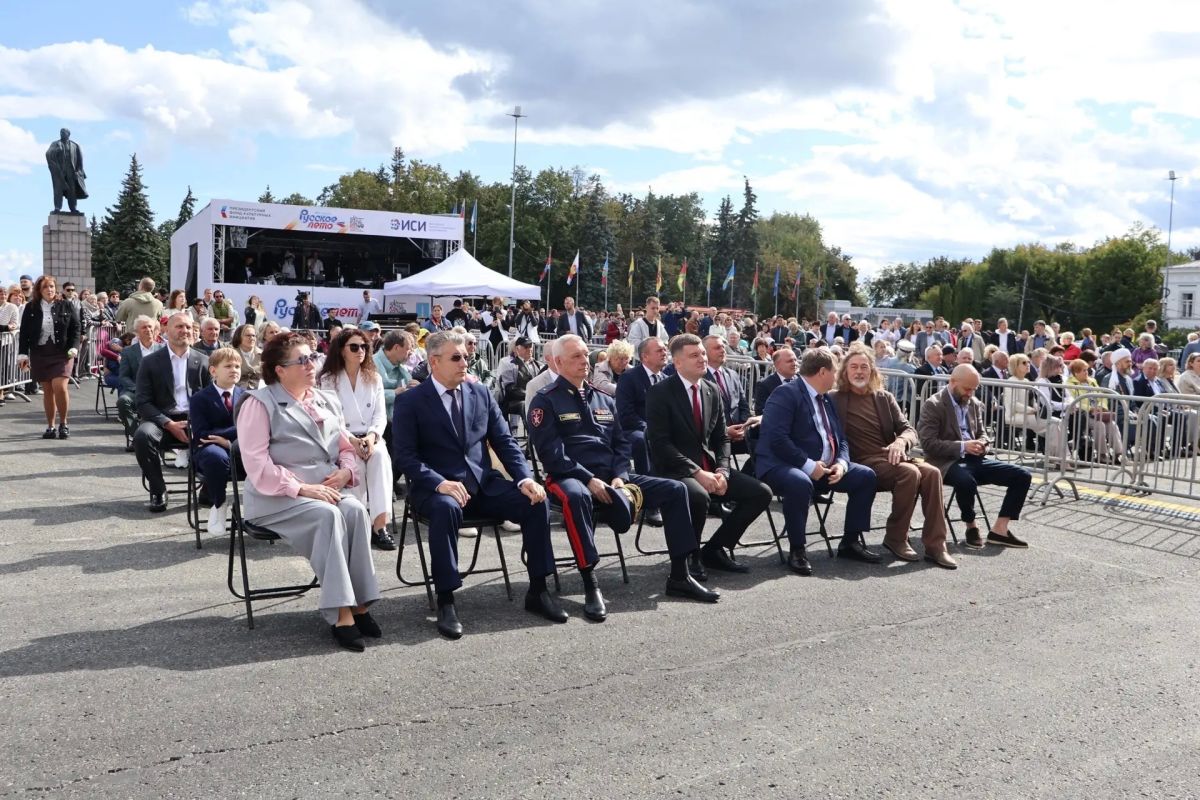 В День города отметили наградами достойных ульяновцев В День города отметили наградами достойных ульяновцев