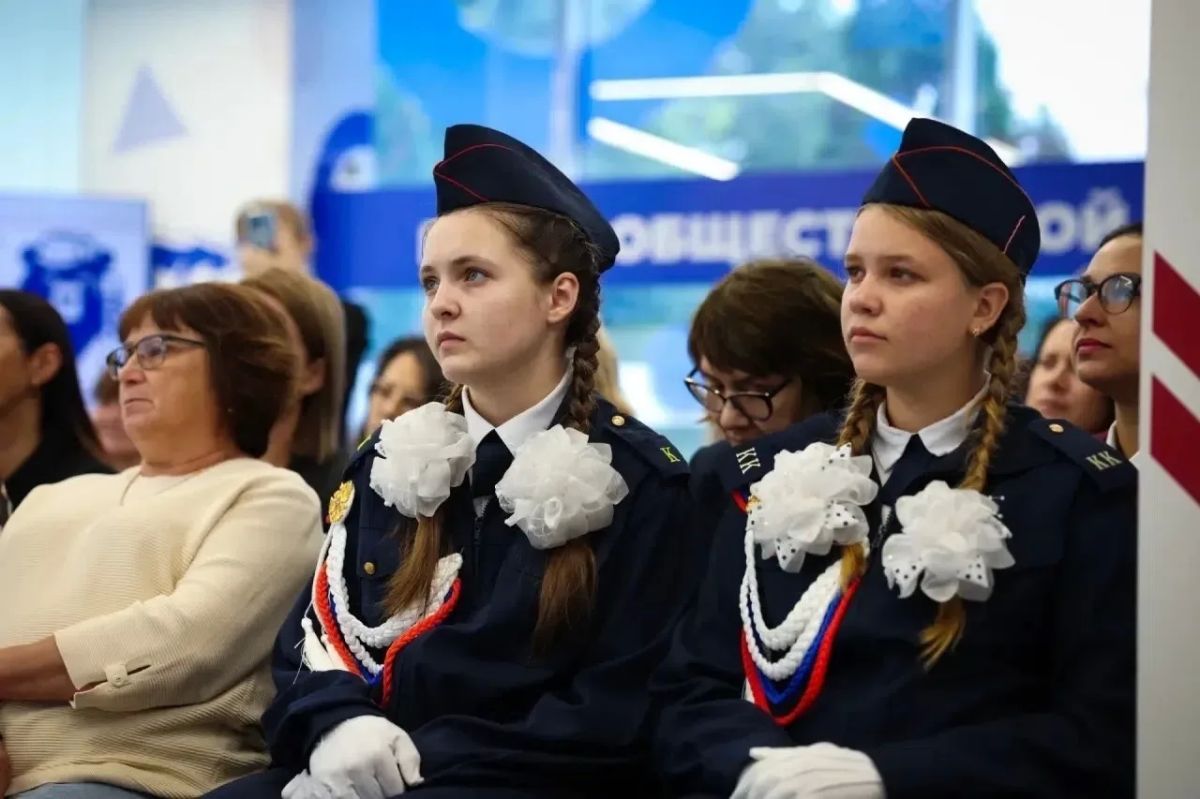 В Ульяновске прошла встреча регионального женского сообщества с Героем России Владиславом Головиным В Ульяновске прошла встреча регионального женского сообщества с Героем России Владиславом Головиным