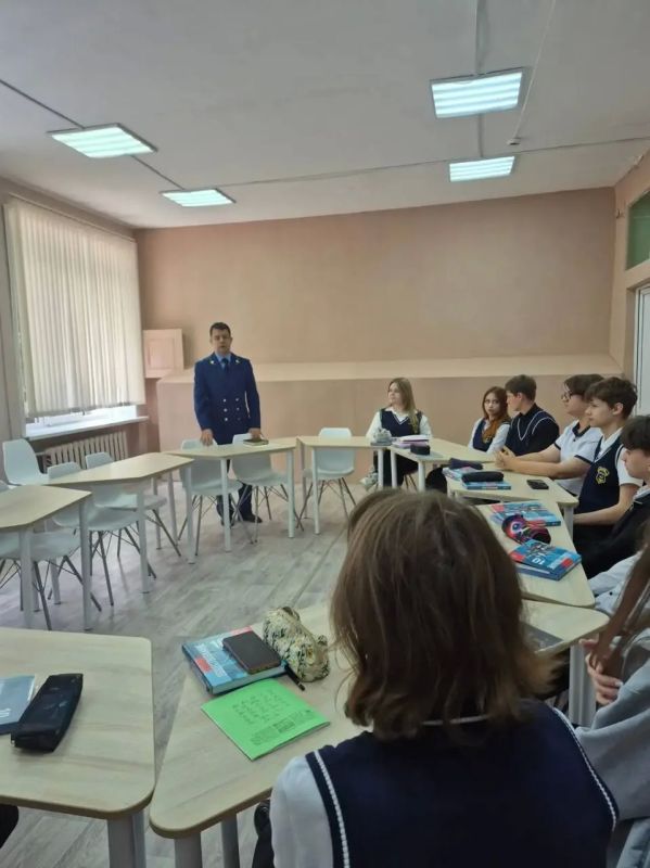 В рамках реализации мероприятий по правовому просвещению и правовому информированию заместитель прокурора Барышского района Ткаченко А.А. встретился с учащимися МБОУ "Средняя общеобразовательная школа № 3 "МО Барышский район" В рамках реализации мероприятий по правовому просвещению и правовому информированию заместитель прокурора Барышского района Ткаченко А.А. встретился с учащимися МБОУ "Средняя общеобразовательная школа № 3 "МО Барышский район"