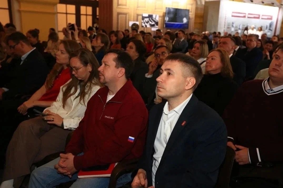Ульяновские архивисты передали экземпляры уникального сборника документов о судьбах узников концлагерей в Национальный центр исторической памяти Ульяновские архивисты передали экземпляры уникального сборника документов о судьбах узников концлагерей в Национальный центр исторической памяти