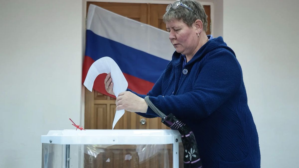 Алексей Русских: Проголосовал на своем избирательном участке в доме культуры села Карлинское Алексей Русских: Проголосовал на своем избирательном участке в доме культуры села Карлинское