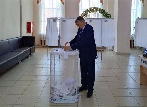 Учителя Ульяновской области приходят на избирательные участки