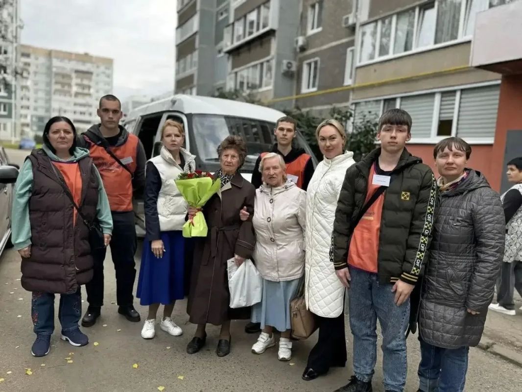 100-летний ветеран Лидия Александровна Демина приняла участие в голосовании 100-летний ветеран Лидия Александровна Демина приняла участие в голосовании