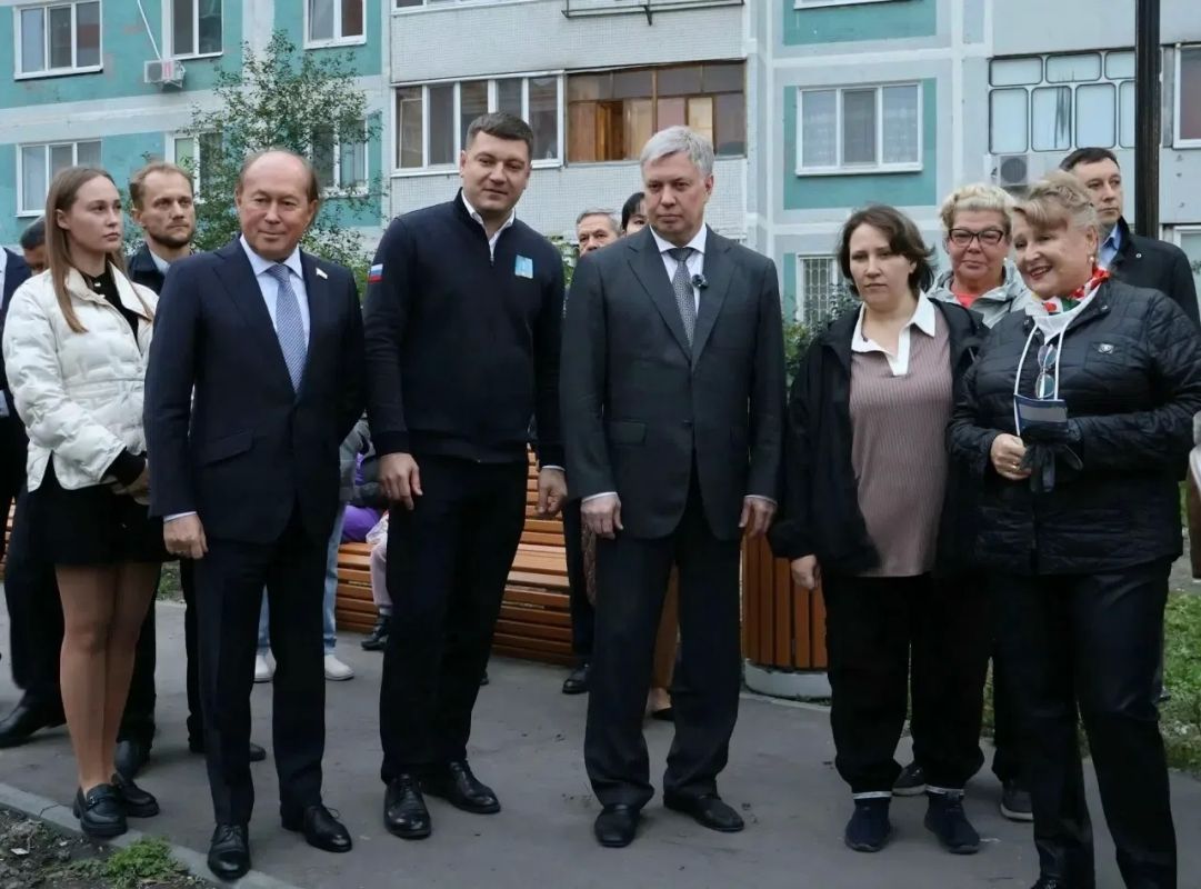 В Засвияжском районе после обновления открылся сквер «Династия» В Засвияжском районе после обновления открылся сквер «Династия»