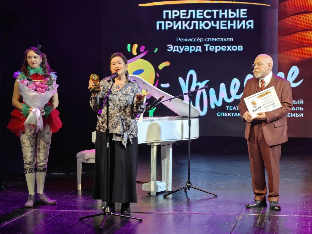 В Ульяновской области подвели итоги III Международного театрального фестиваля спектаклей для всей семьи «ВМЕСТЕ», который прошёл с 16 по 20 сентября и стал ярким событием 25-го юбилейного сезона NEБОЛЬШОГО ТЕАТРА В Ульяновской области подвели итоги III Международного театрального фестиваля спектаклей для всей семьи «ВМЕСТЕ», который прошёл с 16 по 20 сентября и стал ярким событием 25-го юбилейного сезона NEБОЛЬШОГО ТЕАТРА