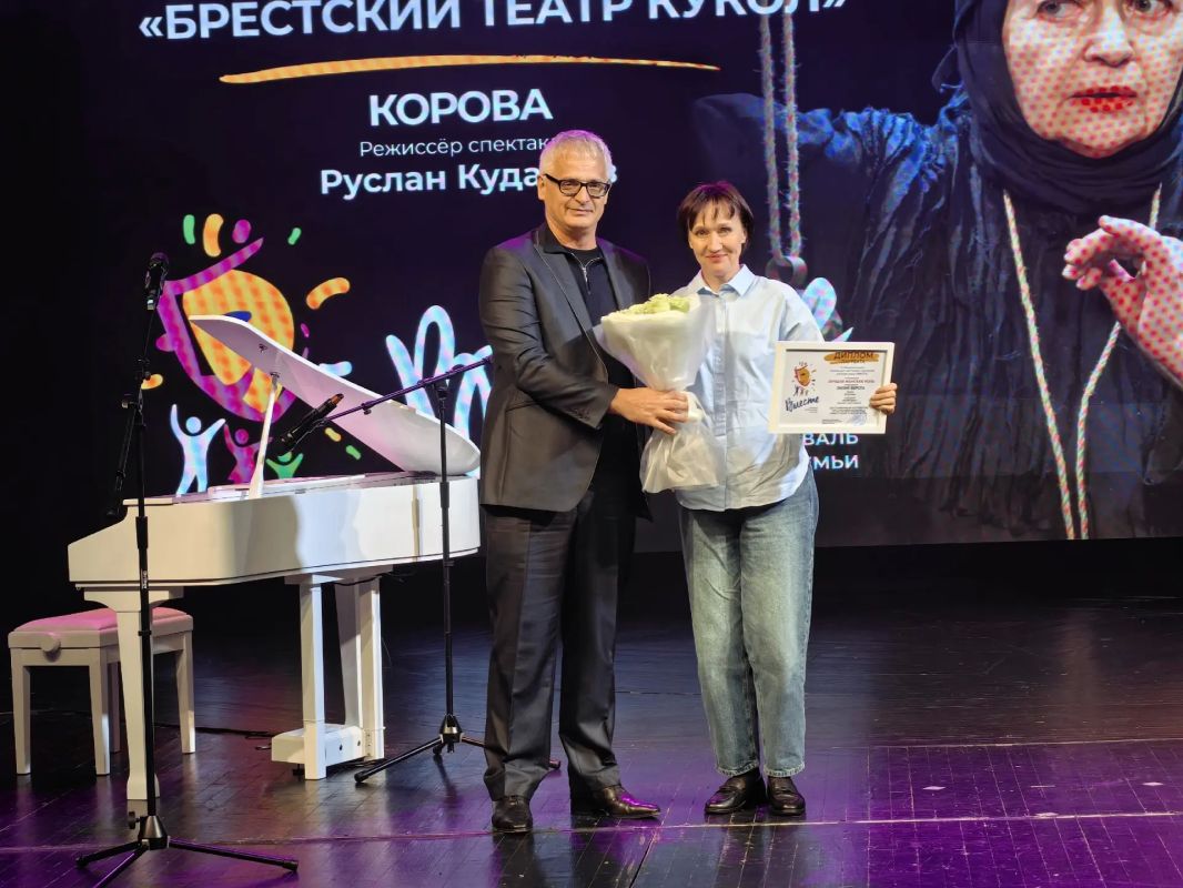 В Ульяновской области подвели итоги III Международного театрального фестиваля спектаклей для всей семьи «ВМЕСТЕ», который прошёл с 16 по 20 сентября и стал ярким событием 25-го юбилейного сезона NEБОЛЬШОГО ТЕАТРА В Ульяновской области подвели итоги III Международного театрального фестиваля спектаклей для всей семьи «ВМЕСТЕ», который прошёл с 16 по 20 сентября и стал ярким событием 25-го юбилейного сезона NEБОЛЬШОГО ТЕАТРА