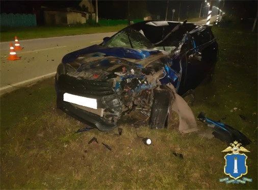 На трассе Кивать – Никольское «Веста» врезалась в комбайн