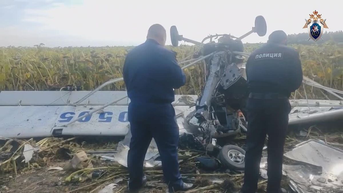 Следователи выложили фото и видео с места падения в Майнском районе Ульяновской области легкомоторного самолета
