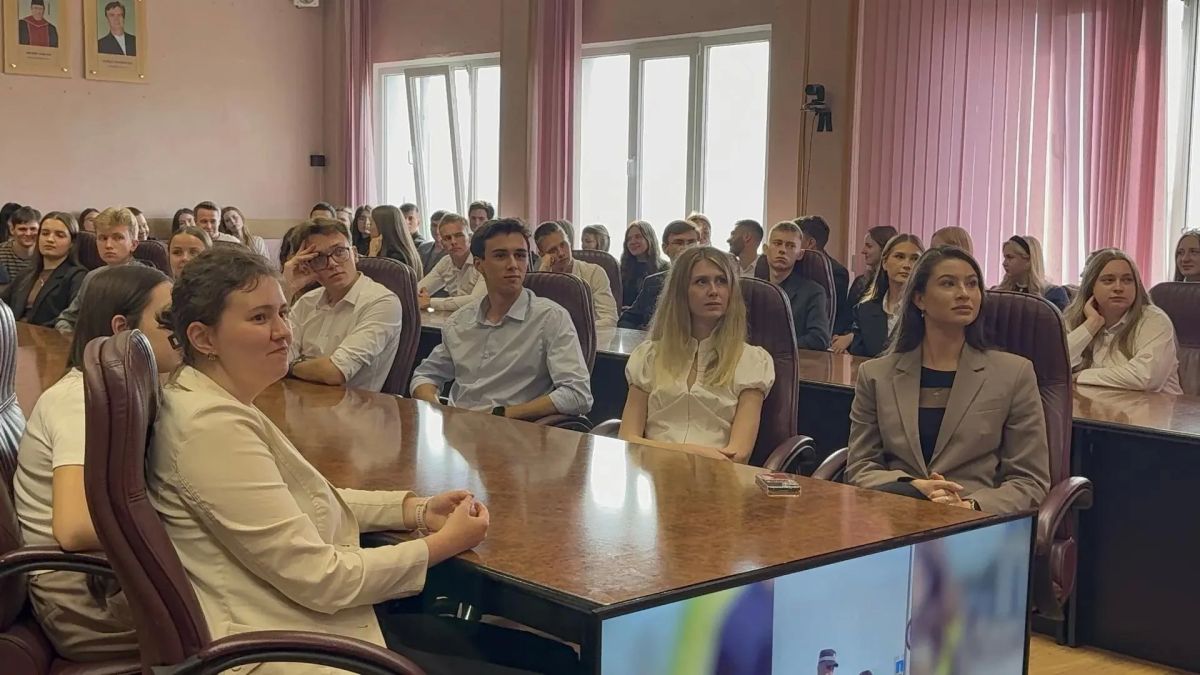 В стенах Ульяновского государственного университета состоялась встреча начальника УМВД России по Ульяновской области генерал-майора полиции Марка Михайловича Левина со студентами и преподавательским составом вуза В стенах Ульяновского государственного университета состоялась встреча начальника УМВД России по Ульяновской области генерал-майора полиции Марка Михайловича Левина со студентами и преподавательским составом вуза