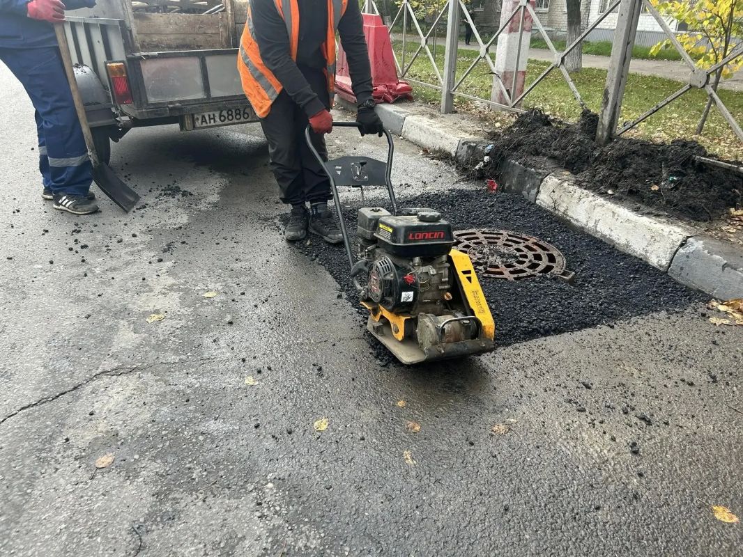 В ульяновском микрорайоне Мостовая начали чистить водоотводные лотки, траншеи и канавы В ульяновском микрорайоне Мостовая начали чистить водоотводные лотки, траншеи и канавы