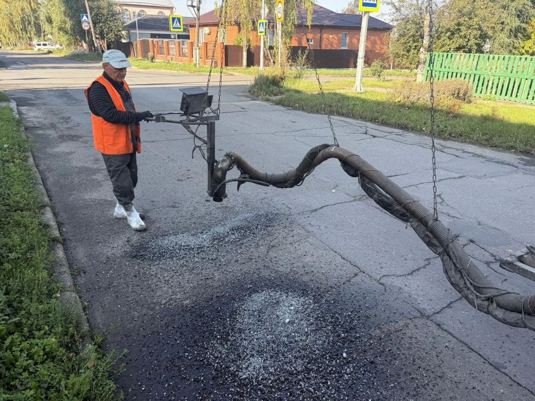 В ульяновском микрорайоне Мостовая начали чистить водоотводные лотки, траншеи и канавы В ульяновском микрорайоне Мостовая начали чистить водоотводные лотки, траншеи и канавы