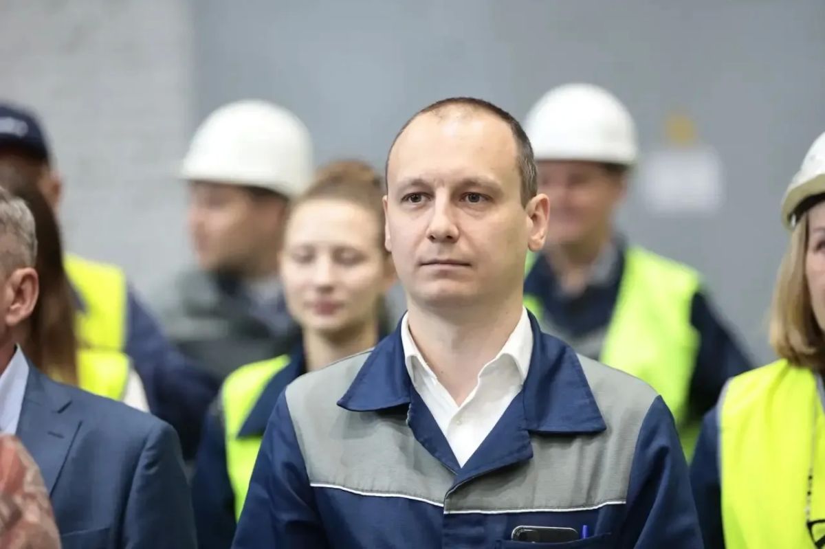 Алексей Русских: Наладчики, слесари, начальники участков, заточники, сварщики, конструкторы, электромонтёры, маляры, кладовщики — сегодня вручил заслуженные награды работникам Ульяновского автомобильного завода в преддверии... Алексей Русских: Наладчики, слесари, начальники участков, заточники, сварщики, конструкторы, электромонтёры, маляры, кладовщики — сегодня вручил заслуженные награды работникам Ульяновского автомобильного завода в преддверии...