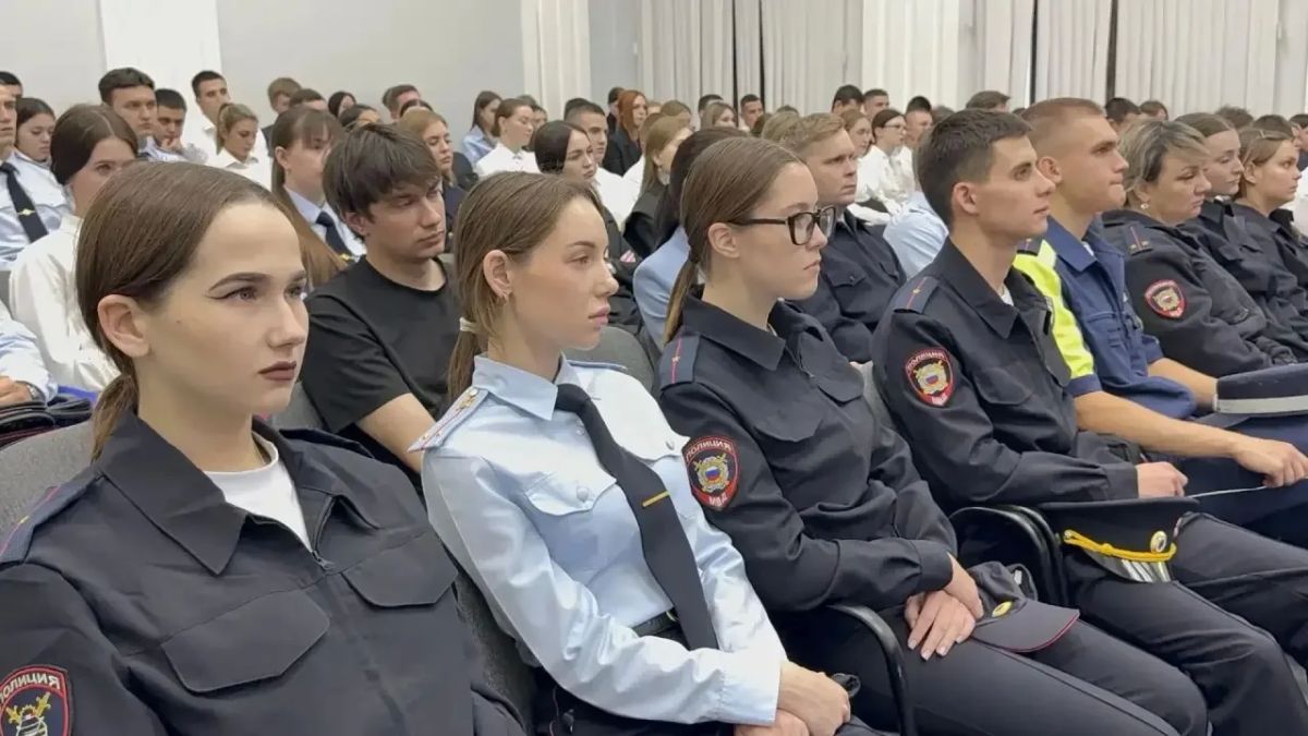 В УМВД России по Ульяновской области состоялась встреча начальника Управления с молодыми сотрудниками органов внутренних дел В УМВД России по Ульяновской области состоялась встреча начальника Управления с молодыми сотрудниками органов внутренних дел