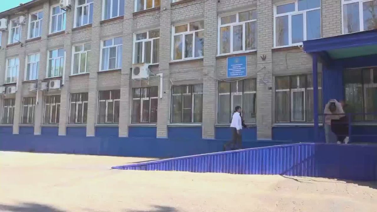 На базе второго корпуса гимназии № 21 развёрнут пункт временного размещения жителей, чьи дома пострадали в результате атаки БПЛА