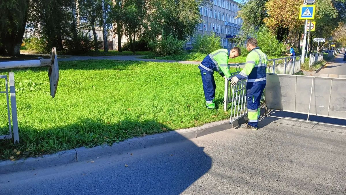 В Ульяновске городские службы продолжают устранять последствия атаки беспилотников В Ульяновске городские службы продолжают устранять последствия атаки беспилотников