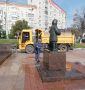 Специалисты привели в порядок памятник «Дети войны»