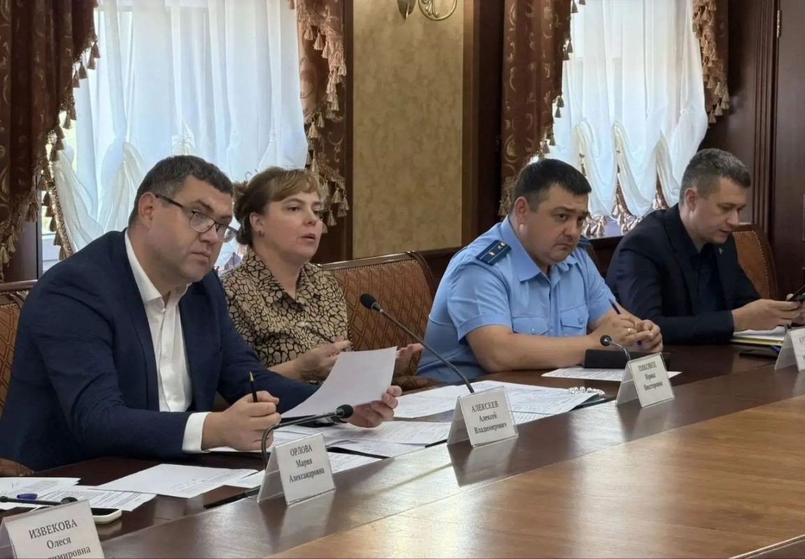 Старший помощник прокурора Засвияжского района г. Ульяновска Куликов Д. И. принял участие в заседании рабочей группы межведомственной комиссии Ульяновской области по противодействию нелегальной занятости на территории... Старший помощник прокурора Засвияжского района г. Ульяновска Куликов Д. И. принял участие в заседании рабочей группы межведомственной комиссии Ульяновской области по противодействию нелегальной занятости на территории...