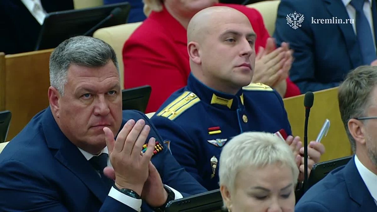 Владимир Путин выступил на первом заседании Государственной Думы девятого созыва и поздравил депутатов с победой на выборах