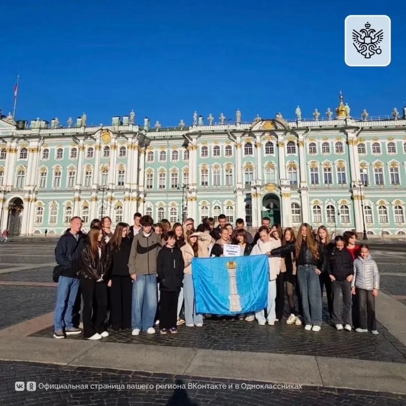 36 одарённых ребят из Ульяновской области принимают участие в культурнопросветительской программе «Единство народов России» в СанктПетербурге