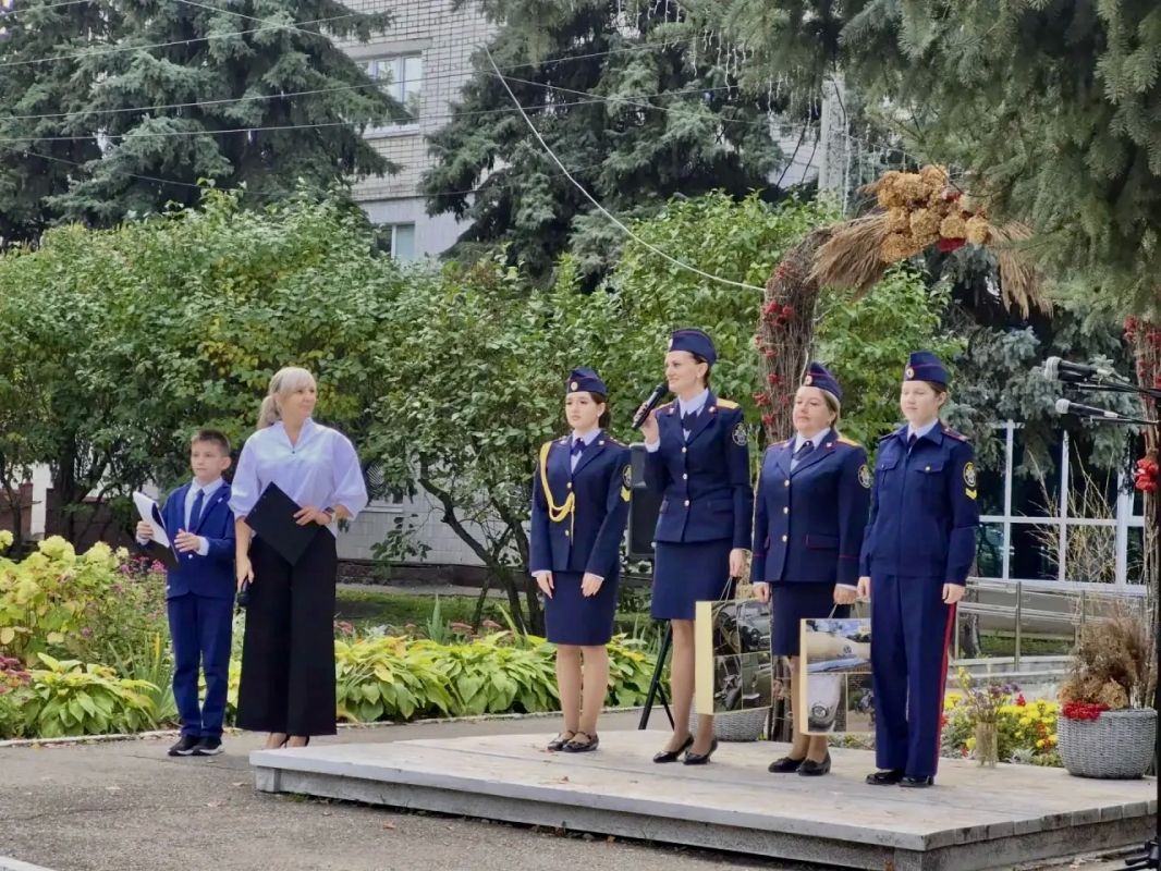 В Ульяновске офицеры и кадеты СК России поздравили постояльцев подшефного геронтологического центра «Забота» с Международным днем пожилого человека В Ульяновске офицеры и кадеты СК России поздравили постояльцев подшефного геронтологического центра «Забота» с Международным днем пожилого человека
