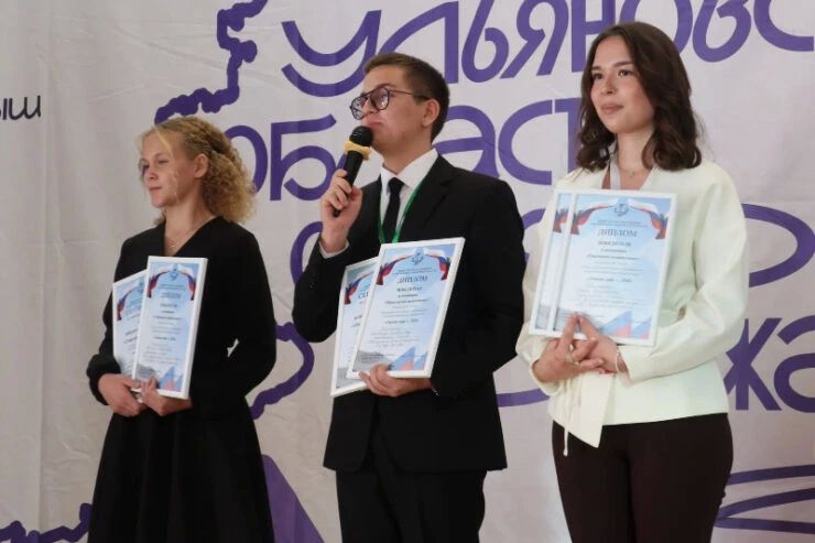 Любит «Горе от ума», читает Шмитта и играет на фортепиано: о лучшем ученике Ульяновской области Александре Тютюнике