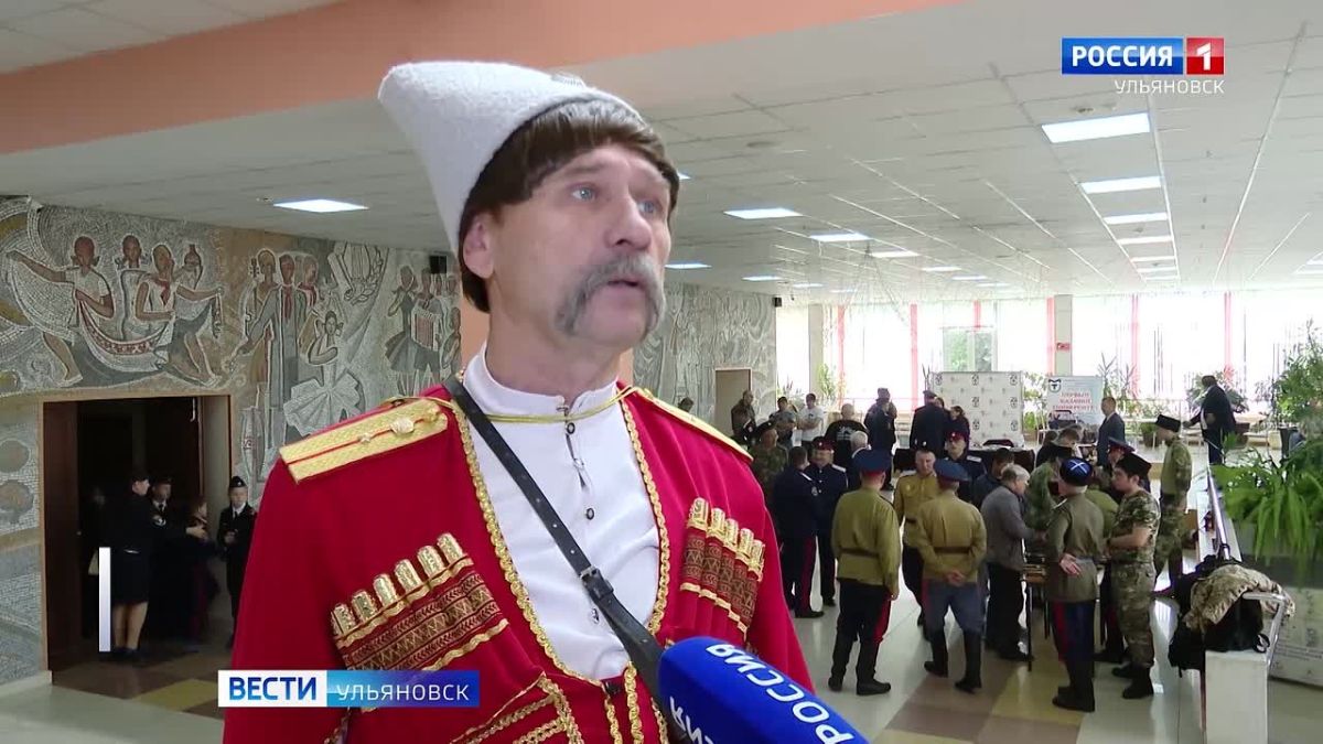 Возложение цветов к вечному огню