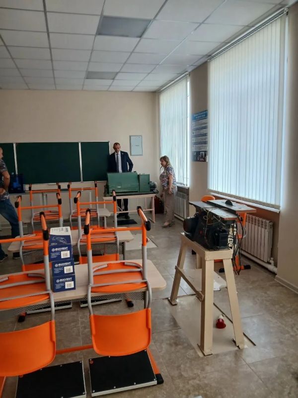 Депутат Гордумы Юрий Савинцев доставил гуманитурную помощь в Лутугино Депутат Гордумы Юрий Савинцев доставил гуманитурную помощь в Лутугино