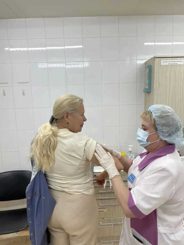 Более 300 сотрудников Госпиталя ветеранов вакцинировались против гриппа до начала сезона