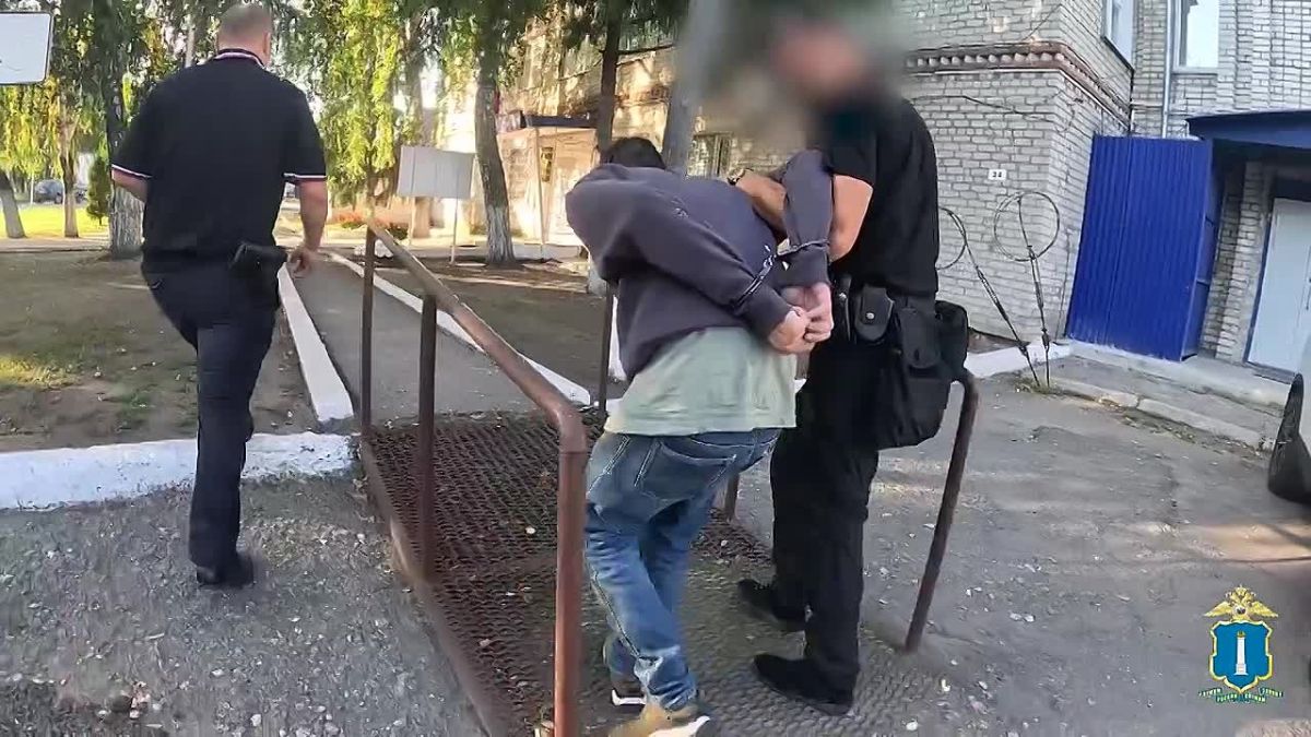 Ульяновские полицейские поймали курьера мошенников из Татарстана на муляж денег