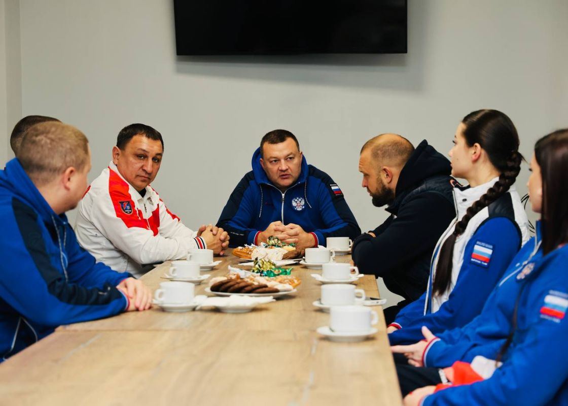 Поехали!. Наши спортсмены отправились на учебно-тренировочные сборы, чтобы провести последние недели подготовки к одному из главных стартов года — Чемпионату мира по кикбоксингу 2026 в Колумбии! В составе сборной команды : Поехали!. Наши спортсмены отправились на учебно-тренировочные сборы, чтобы провести последние недели подготовки к одному из главных стартов года — Чемпионату мира по кикбоксингу 2026 в Колумбии! В составе сборной команды :